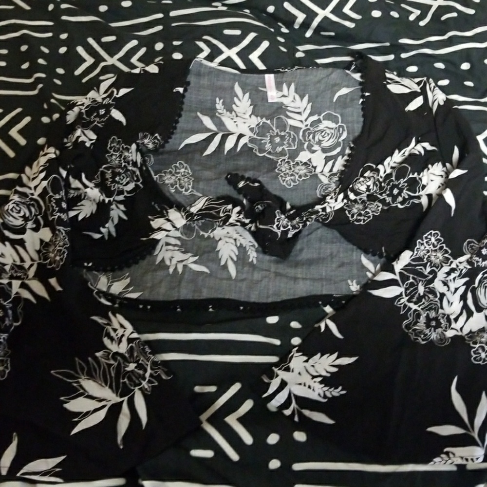 Floral print bell sleeve camisole